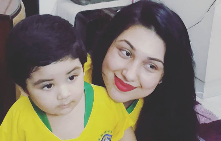 বাংলা চলচ্চিত্রের অন্যমত দর্শকপ্রিয় নায়িকা অপু বিশ্বাস ব্রাজিল ফুটবল টিমের সমর্থক। তিনি ও তার পুত্র আব্রাম ব্রাজিল ফুটবল দলের জার্সি পরেছেন।