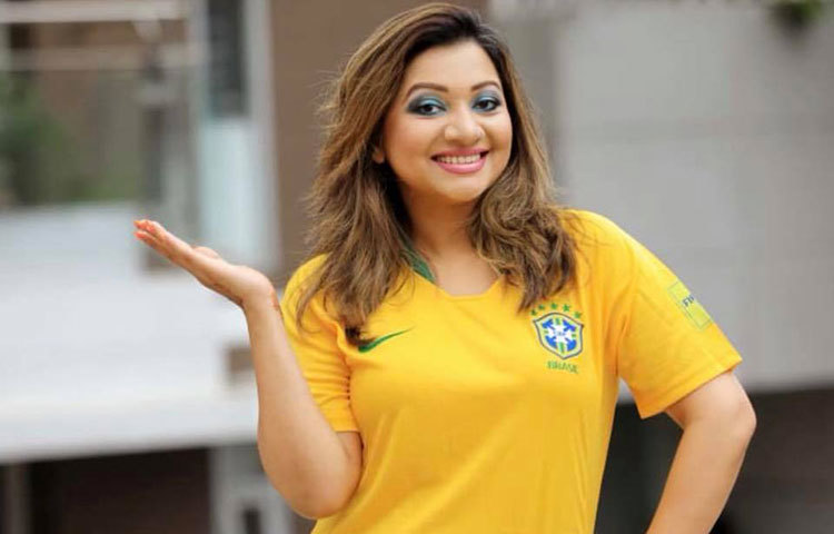 সংগীতশিল্পী আঁখি আলমগীরও ব্রাজিলের সমর্থক।