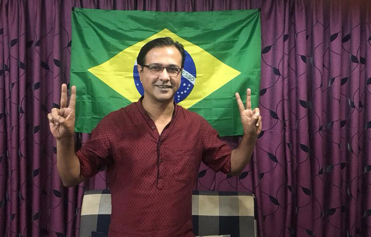 ব্রাজিলের পতাকায় রুমও সাজিয়েছেন আসিফ।