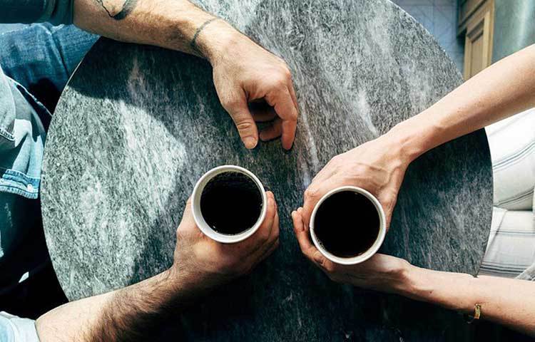 সময় দিন প্রিয়জনকে। মনোমালিন্যের সময়ও এক সঙ্গে বসে সমস্যা সমাধানের চেষ্টা করুন। মুখোমুখি বসার অবসর ও আলোচনা অনেক সমস্যা মিটিয়ে দেয়। অনেকেই মতবিরোধ নিয়ে আলোচনা করতে চান না ‘সমাধান মিলবে না’ এমন বিশ্বাস থেকে।