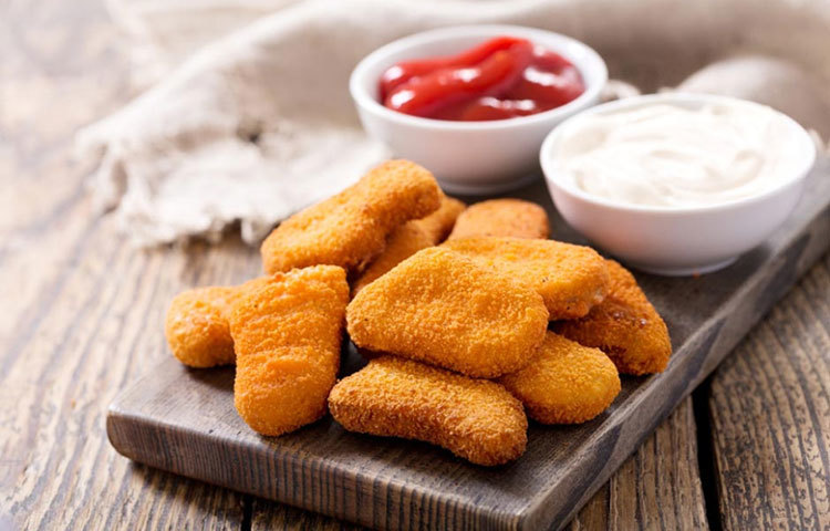 ব্রয়লার মুরগিরা যাতে সুস্থ থাকে, তার জন্য তাদের শরীরে আর্সেনিক প্রয়োগ করা হয়। কিন্তু, এই রাসায়নিক পদার্থ মানব শরীরের জন্য একেবারেই ঠিক নয়। ডায়াবেটিস, নিউরোলজিক্যাল সমস্যা ও ক্যানসার হতে পারে এর ফলে।