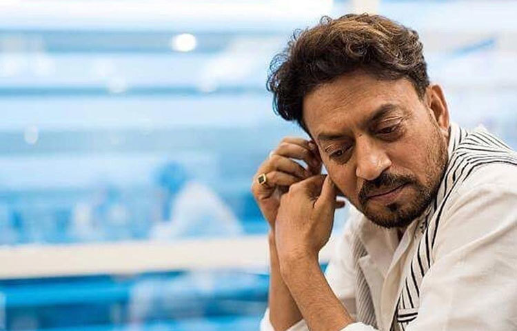 ইরফান খান : বর্তমানে এই বলি তারকাও লড়াই করছেন ক্যান্সারের সঙ্গে। চিকিৎসার জন্য তিনি রয়েছেন লন্ডনে।