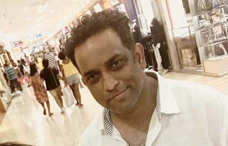 অনুরাগ বসু : চিকিৎসকরা বলেছিলেন আর মাত্র দু’মাস। এক ধরনের ব্লাড ক্যান্সারের কবল থেকে ফিরে আসেন এই পরিচালক।