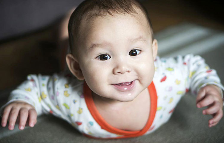 আবেগ : শিশু গর্ভে থাকতে তার মায়ের রাগ, দুঃখ সব কিছুই বুঝতে পারে। গর্ভধারণের ৮ মাস পরই গর্ভস্থ শিশুর মুখে ফুটে উঠতে থাকে নানা আবেগের ভঙ্গি। মূলত, মায়ের ভালো থাকা-খারাপ থাকার উপর তা অনেকটাই নির্ভর করে। মা খুশি হলে শিশুও খুশি। ৩৩ সপ্তাহ কাটলে তার হাসি মুখের ছবিও ধরা পড়ে আলট্রাসাউন্ডে।