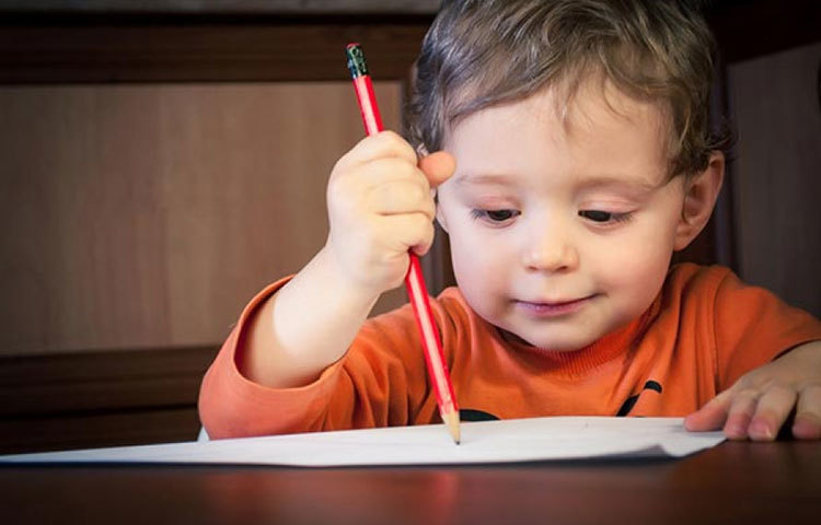 যে সমস্ত শিশুরা দীর্ঘক্ষণ স্ক্রিনের দিকে তাকিয়ে থাকে তাদের আচার আচরণে অদ্ভুত কিছু সমস্যা দেখা যায়। এরা হঠাৎ করেই তাদের স্বাভাবিক আচরণের থেকে বিপরীত আচরণ করে।