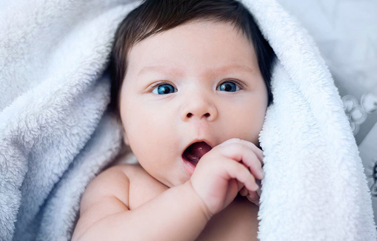 শিশু মানেই নানা বেবি প্রোডাক্টের উপর নির্ভর করে থাকা। শিশুর শ্যাম্পু, সাবান, পাউডার, তেল ইত্যাদি কেনার আগে এর উপাদান পড়ুন মন দিয়ে। এতে কোনো টক্সিক পদার্থ থাকলে তা অবশ্যই এড়িয়ে চলুন। যেসব শিশু সেভাবে বেবি প্রোডাক্টের উপর নির্ভর করতে পারে না, তাদের জন্যও প্রসাধন বাছুন খুব সাবধানে।