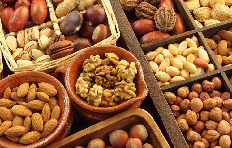 শরীর গঠনের জন্য প্রয়োজনীয় নানা ভিটামিন, খনিজ পদার্থ ও অ্যান্টিঅক্সিড্যান্টে ভর্তি বাদাম রাখুন সন্তানের খাদ্যতালিকায়। কাজুবাদাম, কাঠবাদাম ও সাধারণ বাদামে থাকা তেল ছোটদের চামড়ার জন্য উপকারী।