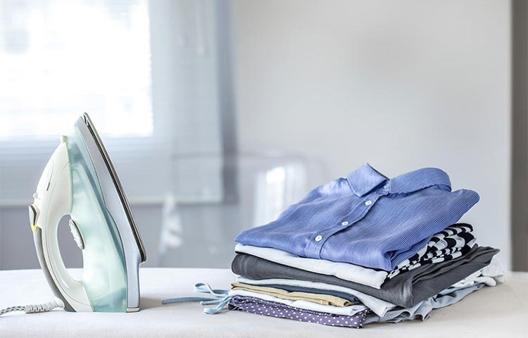 জামা-কাপড় কাচার পরে ঠিকমতো ইস্ত্রি না করলে সেগুলোর মসৃণতা কমে যায়। অর্থাৎ, নতুন অবস্থায় জামা-কাপড় যত মসৃণ থাকে, ঠিক মতো যত্ন না নেওয়ার ফলে মসৃণতা তাড়াতাড়ি হ্রাস পায়।