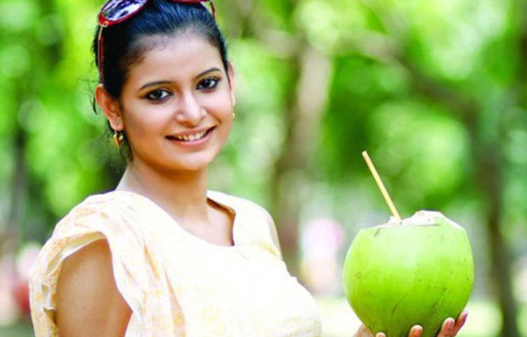 টোনার : ডাবের পানি প্রাকৃতিক টোনার হিসেবে কাজ করে। এটি স্কিনে পিগমেনটেশন, ব্লেমিসেস দূর করে।