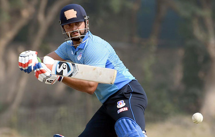 সুরেশ রায়না : গত ম্যাচে তেমন ছন্দে দেখা যায়নি এই বাঁহাতিকে। ইংল্যান্ড সফরের আগে রায়না ব্যাটিং প্র্যাকটিসের ভাল সুযোগ পেতে পারেন আজ।