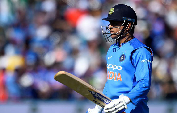 মহেন্দ্র সিং ধোনি : গত ম্যাচে একটি বাউন্ডারি এবং একটি ওভার বাউন্ডারি দিয়ে পুরনো ধোনির ঝলক দেখিয়েছেন মাহি।