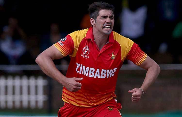 গ্রায়েম ক্রেমার : জিম্বাবুয়ের অধিনায়ক পাক অধিনায়কের কাছাকাছি বেতন পান। তার মাসিক বেতন ৪.৯ লাখ টাকা।