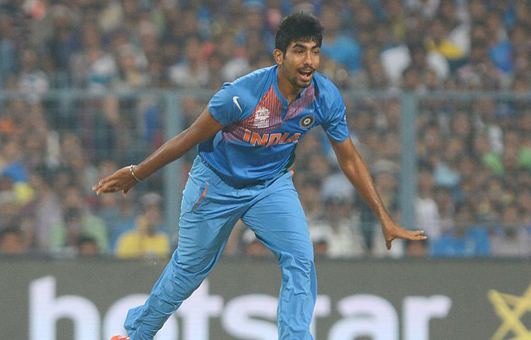 যশপ্রিত বুমরা : সীমিত ওভারের ক্রিকেটে আগেই নিজের কৃতিত্ব দেখিয়েছেন। সম্প্রতি টেস্টেও দেশের বড় ভরসা হয়ে উঠছেন। আজ আইরিশদের বিরুদ্ধে দলে তার জায়গা পাকা।