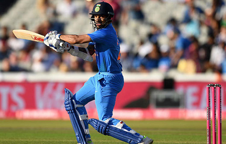 শিখর ধাওয়ান : ভারতীয় দলের এই মুহূর্তে অন্যতম ভরসা। টি-টোয়েন্টিতে দারুণ কিছু করতে না পারলেও ভরসা জুগিয়েছেন। আজকের ম্যাচে তার উপর অবশ্যই গুরুদায়িত্ব থাকবে।