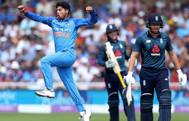 রোহিত শর্মা : শেষ টি-টোয়েন্টি, প্রথম এক দিনের ম্যাচে পরপর সেঞ্চুরি করে বুঝিয়ে দিয়েছেন তিনি এখন ভয়ঙ্কর ফর্মে। স্বাভাবিকভাবে আজকের ম্যাচেও রোহিত বড় ফ্যাক্টর হতে চলেছেন। প্রথমে ব্যাট করলে বড় রান তোলার জন্য বা রান তাড়া করার জন্য তার দিকে তাকিয়ে থাকবে দল।