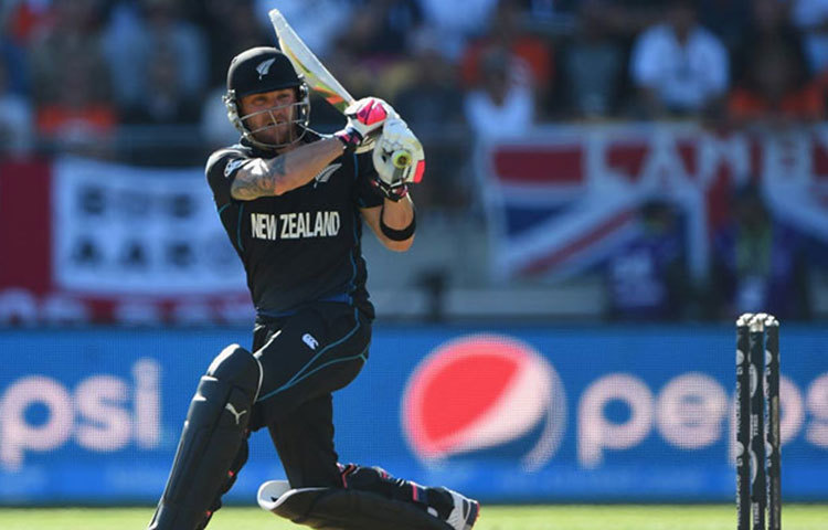 ব্র্যান্ডন ম্যাককালাম : তিনি নিউজিল্যান্ডের খেলোয়াড়। তিনি ৩৯৮টি ছয় মেরেছেন, ৪৩২টি ম্যাচ খেলে।