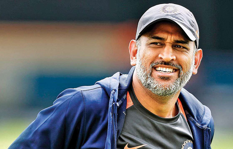 মহেন্দ্র সিং ধোনি ২০১২ সালে ব্যবসায় নামেন। তার ব্যবসার মধ্যে রয়েছে ফিটনেস সংক্রান্ত উদ্যোগ, ফুটওয়্যার ব্র্যান্ড। আইএসএলের চেন্নাইয়িন এফসিতেও বিনিয়োগ রয়েছে। মাহি রেসিং টিম-এর অন্যতম মালিক তিনি। ঝাড়খন্ডের সবচেয়ে বেশি করদাতা মহেন্দ্র সিং ধোনি। কর দিয়েছেলেন ১২.১৭ কোটি টাকা। তিন বছর আগেই সম্পত্তি ছিল ৭৬৪ কোটি টাকা।