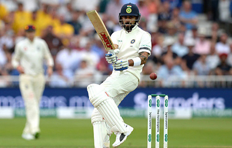 বিরাট কোহলি : ভারতীয় অধিনায়ক এই মুহূর্তে বিশ্বের অন্যতম জনপ্রিয়। আয়ের দিক থেকেও তিনি অধিনায়কদের তালিকায় দুনম্বরে। বর্তমানে কোহলির মাসিক বেতন ৫৮.৩ লাখ টাকা।