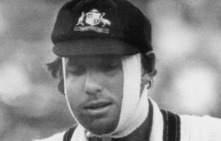 রিক ম্যাককস্কার : অস্ট্রেলিয়ার প্রাক্তন এই ওপেনারটি ১৯৭৬-৭৭ সালে ইংল্যান্ডের বিরুদ্ধে টেস্টে গুরুতর আহত হন। চোয়াল ভেঙে যায়। এই অবস্থায় দ্বিতীয় ইনিংসে ব্যাট করেন। খেলেন ৬৮টি বলও।