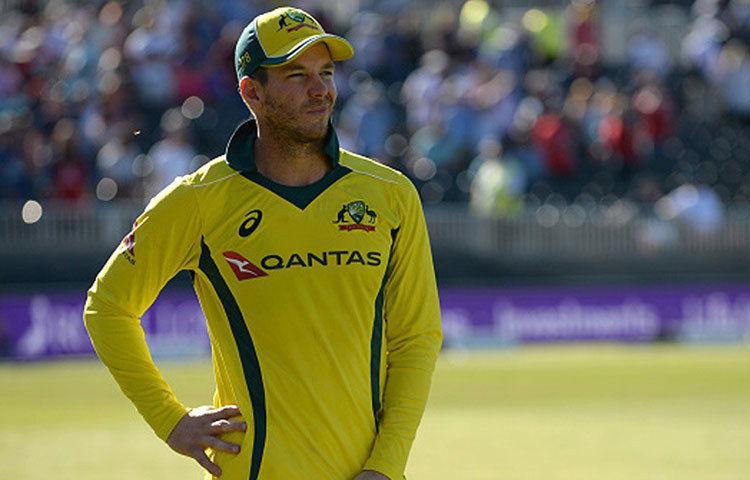 টিম পেইন : ক্রিকেট অস্টেলিয়ার অধিনায়ক। স্বাভাবিকভাবেই বেতনের অঙ্কটাও বেশ। বর্তমানে তিনি মাসিক ৫৭ লাখ টাকা বেতন পান।