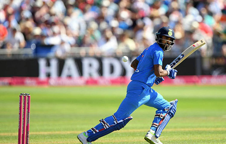 লোকেশ রাহুল : ফর্মে থাকা রাহুল চার নম্বরে নামবেন বলেই দলের তরফে আপাতত জানানো হয়েছে। আইপিএল থেকেই ধারাবাহিকভাবে ভালো খেলে আসছেন তিনি।