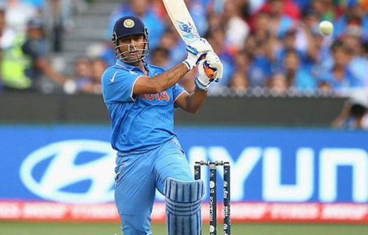 মহেন্দ্র সিং ধোনি : ভারতের খেলোয়াড় তিনি। ধোনি ৩৪২টি ছয় মেরেছেন, ৫০৪টি ম্যাচ।