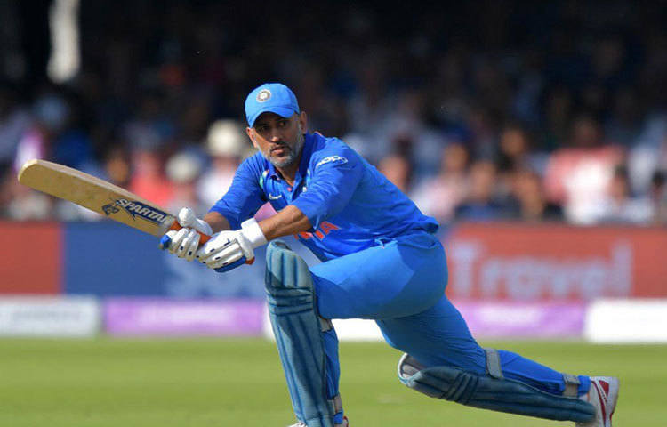 এম এস ধোনি।