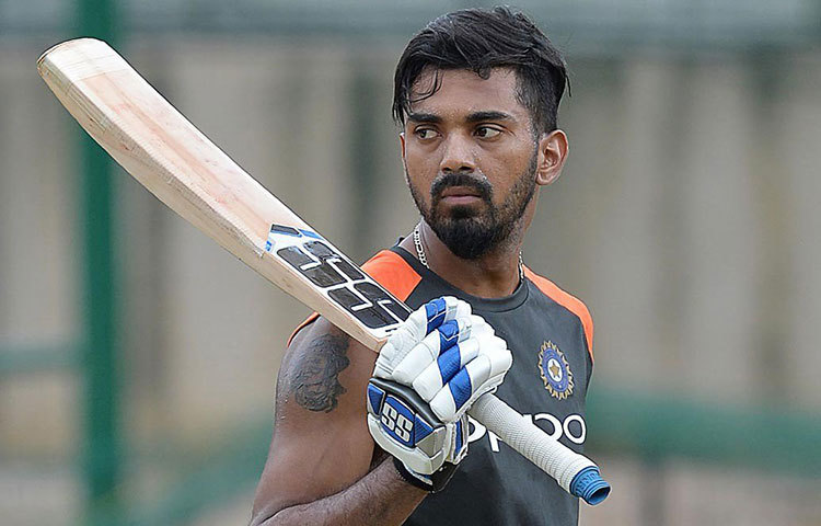 লোকেশ রাহুল : আইপিএলে দুরন্ত ফর্মে ছিলেন। প্রায় একার হাতে টেনেছেন পাঞ্জাবের ব্যাটিং। আইরিশদের বিরুদ্ধে তো বটেই, আসন্ন ইংল্যান্ড সফরে গুরুত্বপূর্ণ ভূমিকা নিতে পারেন রাহুল।