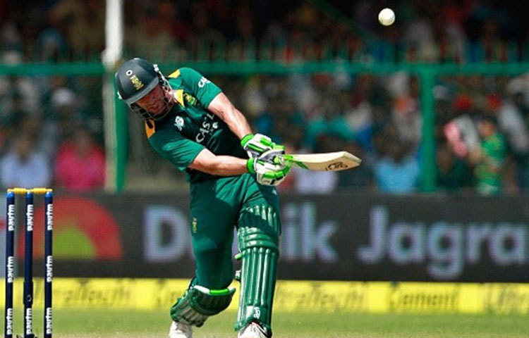 এবি ডিভিলিয়ার্স : দক্ষিণ আফ্রিকার খেলোয়াড় তিনি। এবি ৩২৮টি ছয় মেরেছেন, ৪২০টি ম্যাচ খেলে।