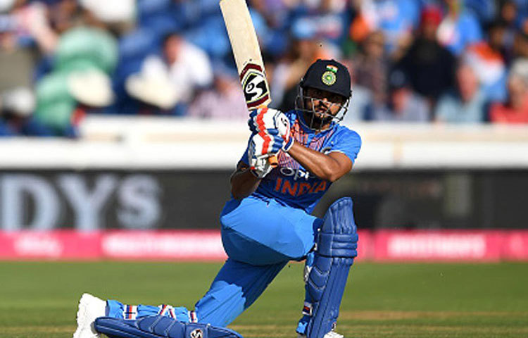 সুরেশ রায়না : ছয় নম্বরের জন্য সুরেশ রায়নার খেলার সম্ভাবনা সব থেকে বেশি। যদি শেষ পর্যন্ত কোনো সমস্যা হয় সে ক্ষেত্রে দীনেশ কার্তিকের কথা ভাবা হতে পারে। তবে বাঁ-হাতি রায়নাই দলের প্রথম পছন্দ।