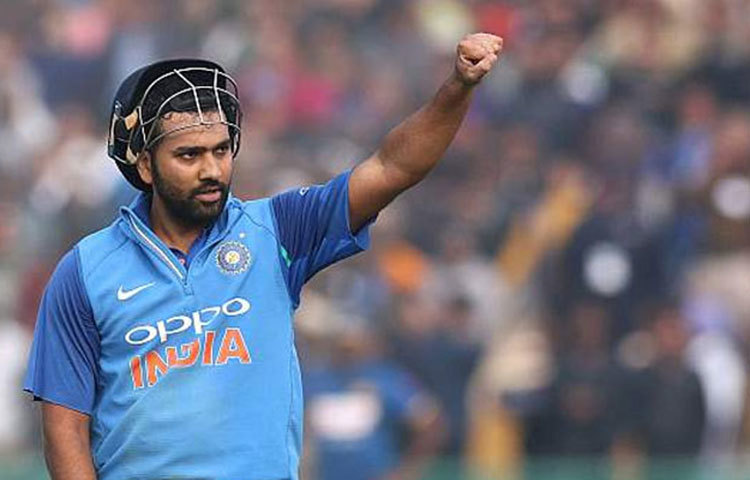 রোহিত শর্মা : একদিনের ক্রিকেটে তৃতীয় ডাবল সেঞ্চুরির নজির গড়েন রোহিত শর্মা। ২০১৭ সালে মোহালিতে ফের শ্রীলঙ্কার বিরুদ্ধেই ২০৮ রানে অপরাজিত থাকেন রোহিত।