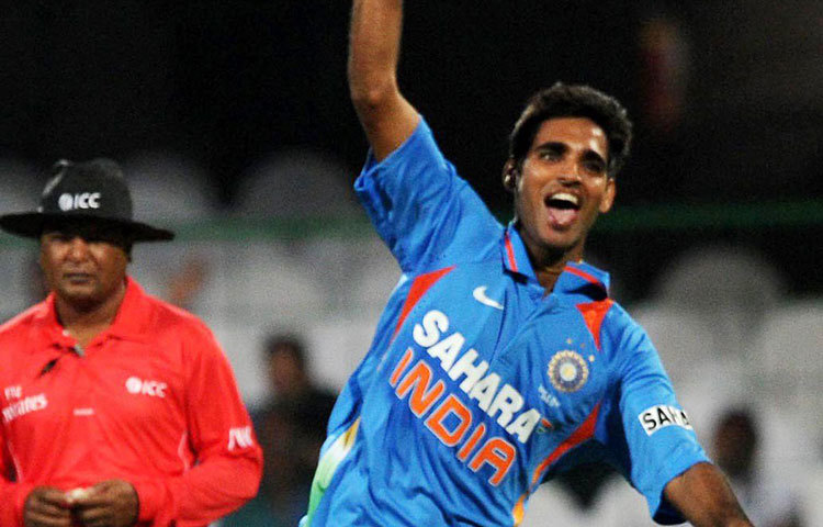 ভুবনেশ্বর কুমার : দক্ষিণ আফ্রিকা সফরে দুরন্ত বল করেছিলেন। আজ আইরিশদের বিরুদ্ধে তো বটেই গোটা ইংল্যান্ড সফরে এই মুহূর্তে ভারতের সেরা সুইং বোলারকে নিয়ে আশায় কোহালিরা।