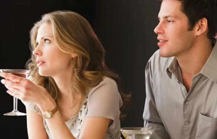 আপনিই কথা বলে গেলেন আর সামনের জন শুধু শুনে গেল, এমনটা যেন না হয়। তাকেও বলতে দিন। তা না হলে তার প্রতি অসম্মান করা হবে।