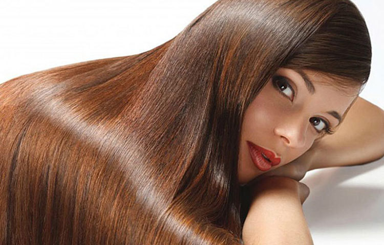 চুলের গোড়া মজবুত করে : খেজুরের মধ্যে যে তেল থাকে তা পুষ্টিতে পরিপূর্ণ। অনেক সময়ে চুলের উজ্জ্বলতা হারিয়ে যায়। চুলের মধ্যে একটা রুক্ষ ও শুষ্ক ভাব দেখা যায়। এছাড়া চুল পড়ার সমস্যার সমাধান করে খেজুর।