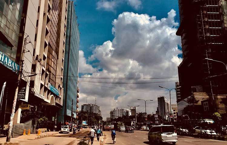 বিকেল বেলায় রাজধনীর কারওয়ান বাজার এলাকা থেকে মনোমুগ্ধকর এই ছবি তুলেছেন রবিউল ইসলাম পলাশ।