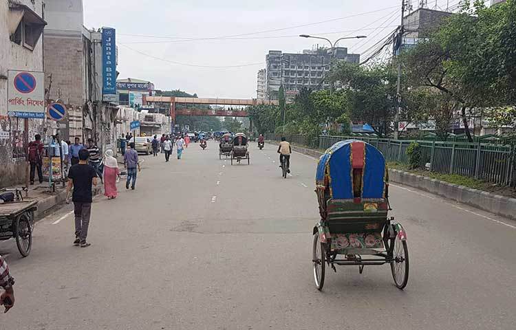 যানবাহন শূন্য রাজধানীর রাস্তা। ছবি : আবু সালেহ সায়াদাত