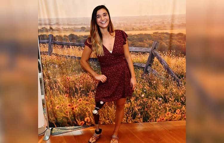 প্রথম প্যারালিম্পিয়ান হিসেবে বিখ্যাত ‘স্পোর্টস ইলাস্ট্রেটেড’ ম্যাগাজিনের সুইম স্যুট কভারে ঠাঁই পান হাকাবি।