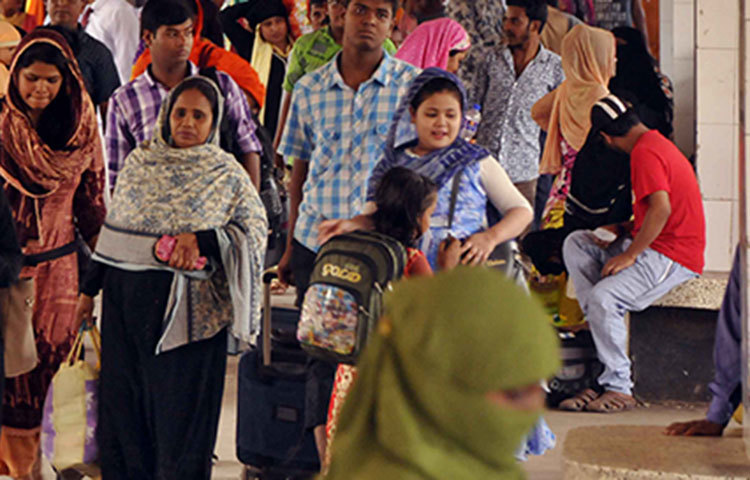 ঈদ শেষে নিরাপদে রাজধানীতে ফিরতে পেরে সবাই অনেক আনন্দিত। ছবি : বিপ্লব দিক্ষিৎ