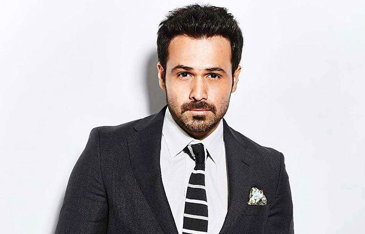 ইমরান হাশমি : মাথেরানে ছুটি কাটাতে গিয়েছিলেন বন্ধুদের সঙ্গে। সেখানে নাকি তিনি এবং তার বন্ধুরা অশরীরী অস্তিত্ব টের পান। চিৎকারের শব্দও পান। কিন্তু কাউকে নাকি পাওয়া যায়নি। ইমরান বলেন, ‘এটা অন্য কোনো কিছু নয় ভূতের কাজ’।