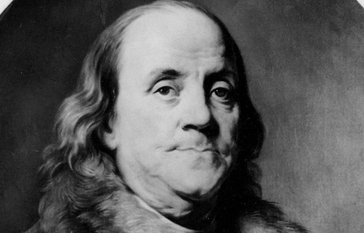 বেঞ্জামিন ফ্র্যাঙ্কলিন : আমেরিকান লেখক, রাজনীতিবিদ ও চিন্তাবিদ মানুষটি রোজ সকালে ১-২ ঘণ্টা বাড়ির সব জানালা খুলে ঠান্ডা হাওয়ায় নগ্ন হয়ে দাঁড়িয়ে থাকতেন। তার মতে, এই হাওয়া তাকে সব অসুখ থেকে দূরে রাখবে।