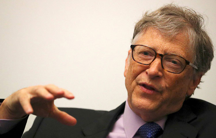 বিল গেটস : ধনকুবের এই আমেরিকান শিল্পপতির বায়না রকিং চেয়ারের। কাজে মন দিতে হোক, বা কাজ থেকে সরে খানিক অন্য কিছু ভাবনার অবকাশ— রকিং চেয়ার তার চাই-ই চাই। এই নিয়ে ঘনিষ্ঠ মহলে নানা রসিকতারও শিকার তিনি।