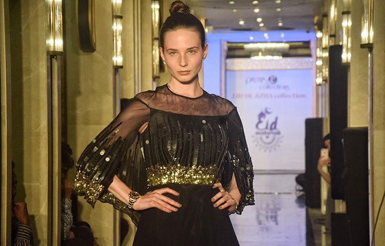 বরাবরের মত এবার ঈদেও নজরকাড়া পোশাক এসেছে প্রেম কালেকশন। ছবি : মাহবুব আলম