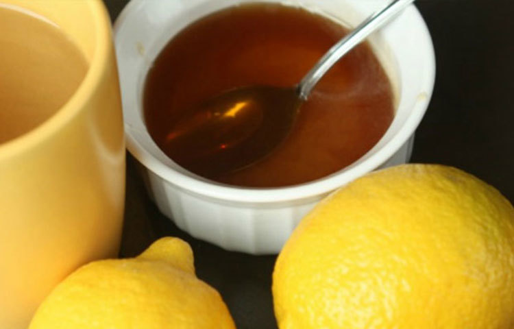 লেবু ও মধুর মিশ্রণ : সমপরিমাণ লেবুর রসে মধুর মিশ্রণ গলার ভিতরের সংক্রমণ কমায়।