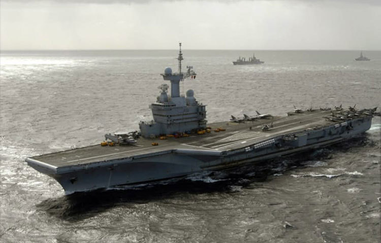 চার বিলিয়ন ডলার ব্যয়ে নির্মাণ করা হয়েছে ফ্রান্সের ‘চার্লস ডি গাউলি’ নামে এ বিমানবাহী রণতরীটি। এটি বাস্তবে ১৯৮৬ সালে কমিশনপ্রাপ্ত হয়। তবে নানা কারণে এটি কাজ শুরু করতে পারেনি। এরপর নানা সমস্যা কাটিয়ে সম্প্রতি পারমাণবিক শক্তিচালিত এ জাহাজটি কাজ শুরু করেছে।