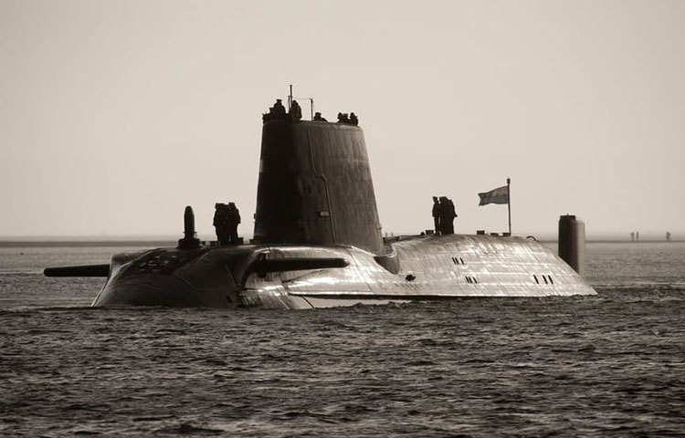 ‘ভার্জিনিয়া ক্লাস’ সাবমেরিনটি নির্মাণে আড়াই বিলিয়ন ডলার ব্যয় হয়েছে। মার্কিন যুক্তরাষ্ট্রের সম্পূর্ণ নতুন ধরনের অ্যাটাক সাবমেরিন এটি। এটি রাডার ফাঁকি দিয়ে চলতে সক্ষম। এতে একটি পারমাণবিক রিঅ্যাকটরও রয়েছে, যা দিয়ে এটি দীর্ঘদিন জ্বালানি না নিয়েই চলতে পারে।