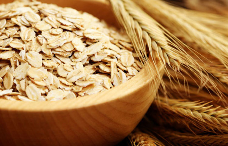 ওটস : ওটসে থাকা শর্করা সেরোটোনিন নামক হরমোনকে দেহ থেকে বের করতে সাহায্য করে। দেহের অতিরিক্ত ওজন কমানোর জন্য সকালের ব্রেকফাস্টে ওটস খান।