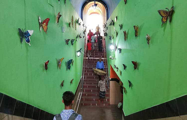 নগরবাসীকে আন্ডার পাস বা পাতাল সড়ক ব্যবহারের জন্য উৎসাহিত করা হচ্ছে। এটি রাজধানীর কারওয়ান বাজারের প্রজাপতি আন্ডার পাস। ছবি : মাহবুব আলম