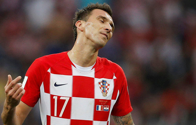 রাশিয়া বিশ্বকাপের ফাইনালে ক্রোয়েশিয়া ও ফ্রান্সের খেলার মাঝে অন্য রকম এক রেকর্ড গড়লেন মারিও মান্দজুকিচ। বিশ্বকাপ ফাইনালের ইতিহাসে প্রথম আত্মঘাতী গোলদাতা হিসাবে নজির গড়লেন তিনি।