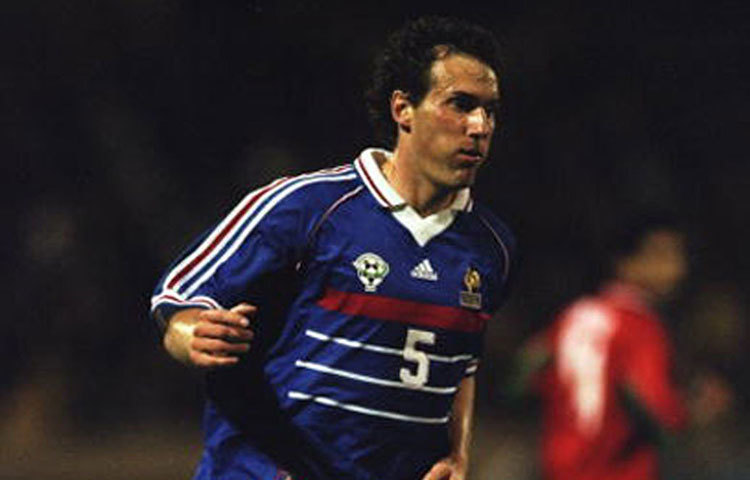 লরা ব্লা : ফ্রান্সের অন্যতম ভরসার ডিফেন্ডার ছিলেন। পর্তুগাল এবং ইতালির বিরুদ্ধে তার গোল দলকে পরবর্তী পর্যায়ে নিয়ে যেতে সাহায্য করেছিল। অবসরের পর বছর দুয়েক জাতীয় দলের ম্যানেজার ছিলেন। বর্তমানে প্যারিস সঁ জঁয়ের কোচ ব্লা।