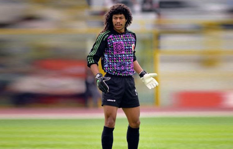 কলম্বিয়ার গোলকিপার রেনে হিগুইতা যেমন। তার বিশ্বাস ছিল, নীল রঙের আন্ডারওয়্যার পরে খেললে সাফল্য আসবেই।